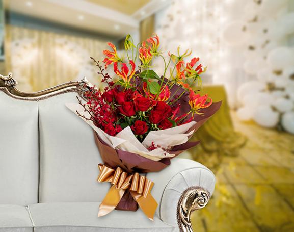 赤い花のお祝いブーケ